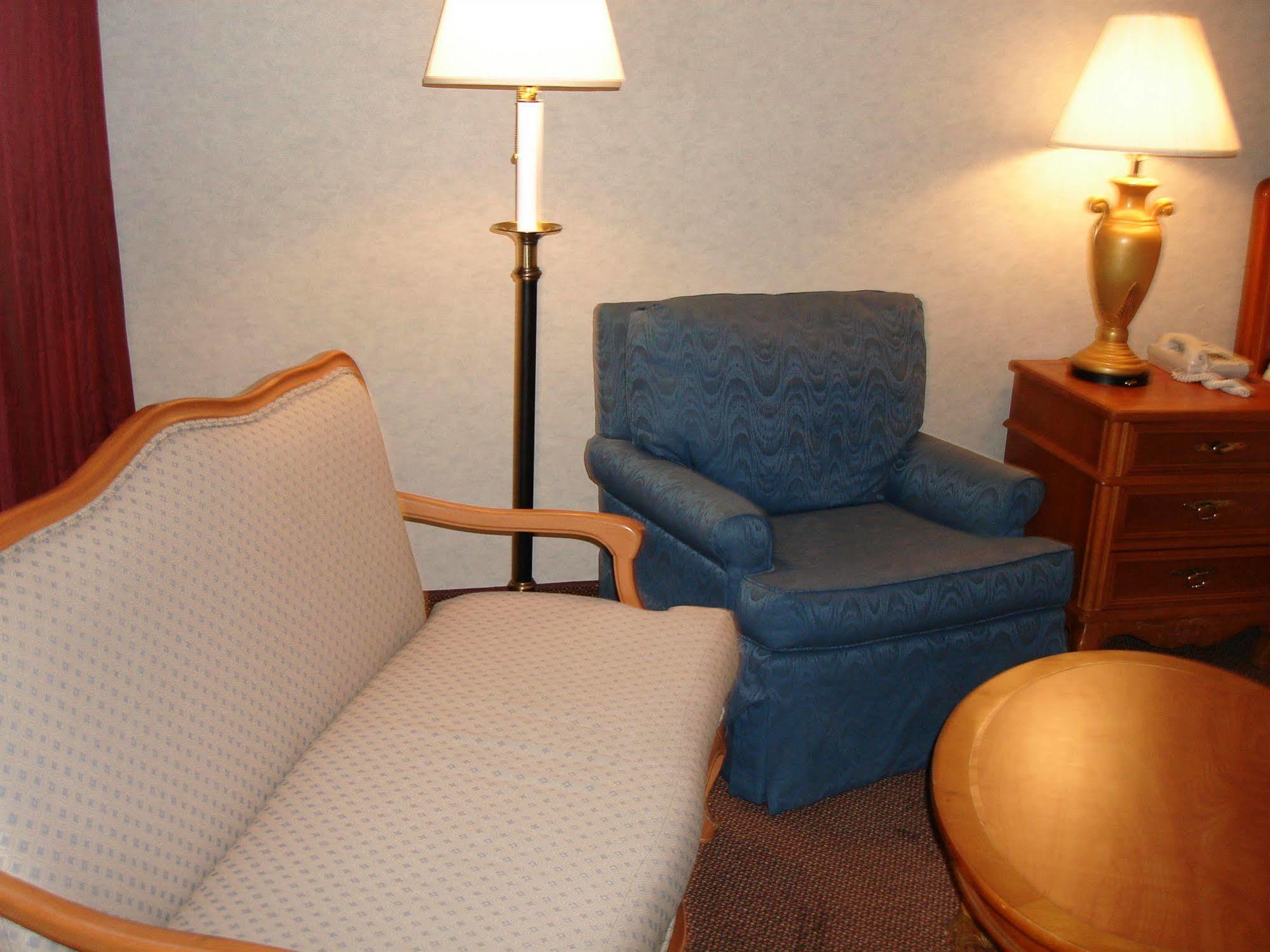 A Victory Inn & Suites - Muskegon Room photo